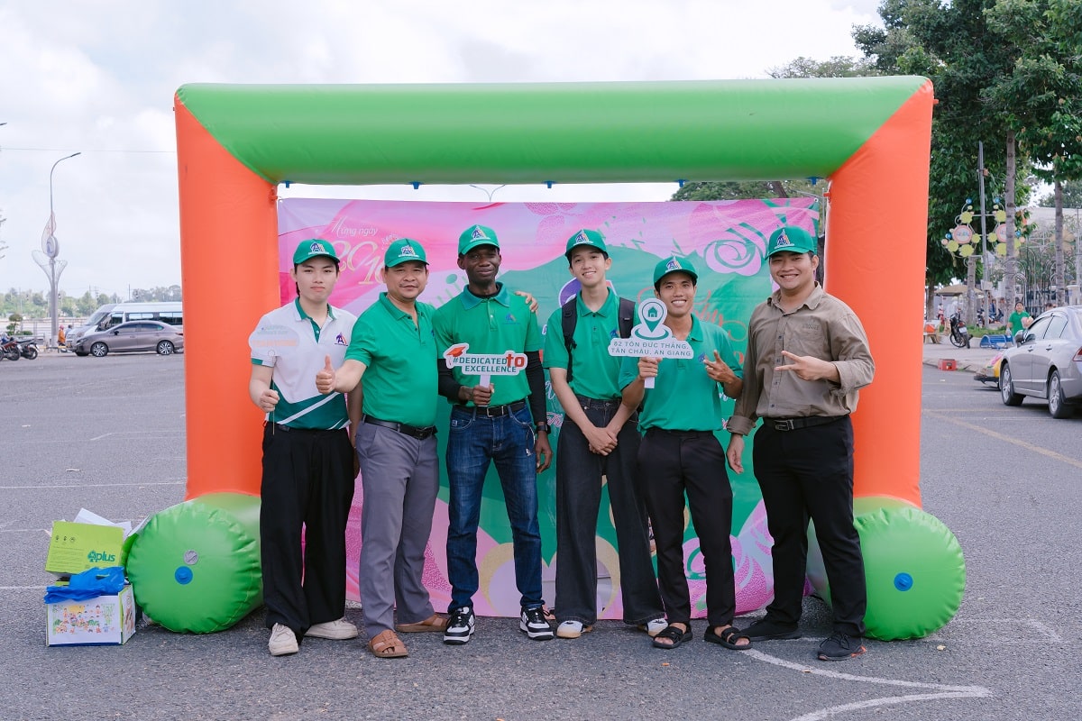 Tham gia các sự kiện ngoại khóa của Anh Mỹ