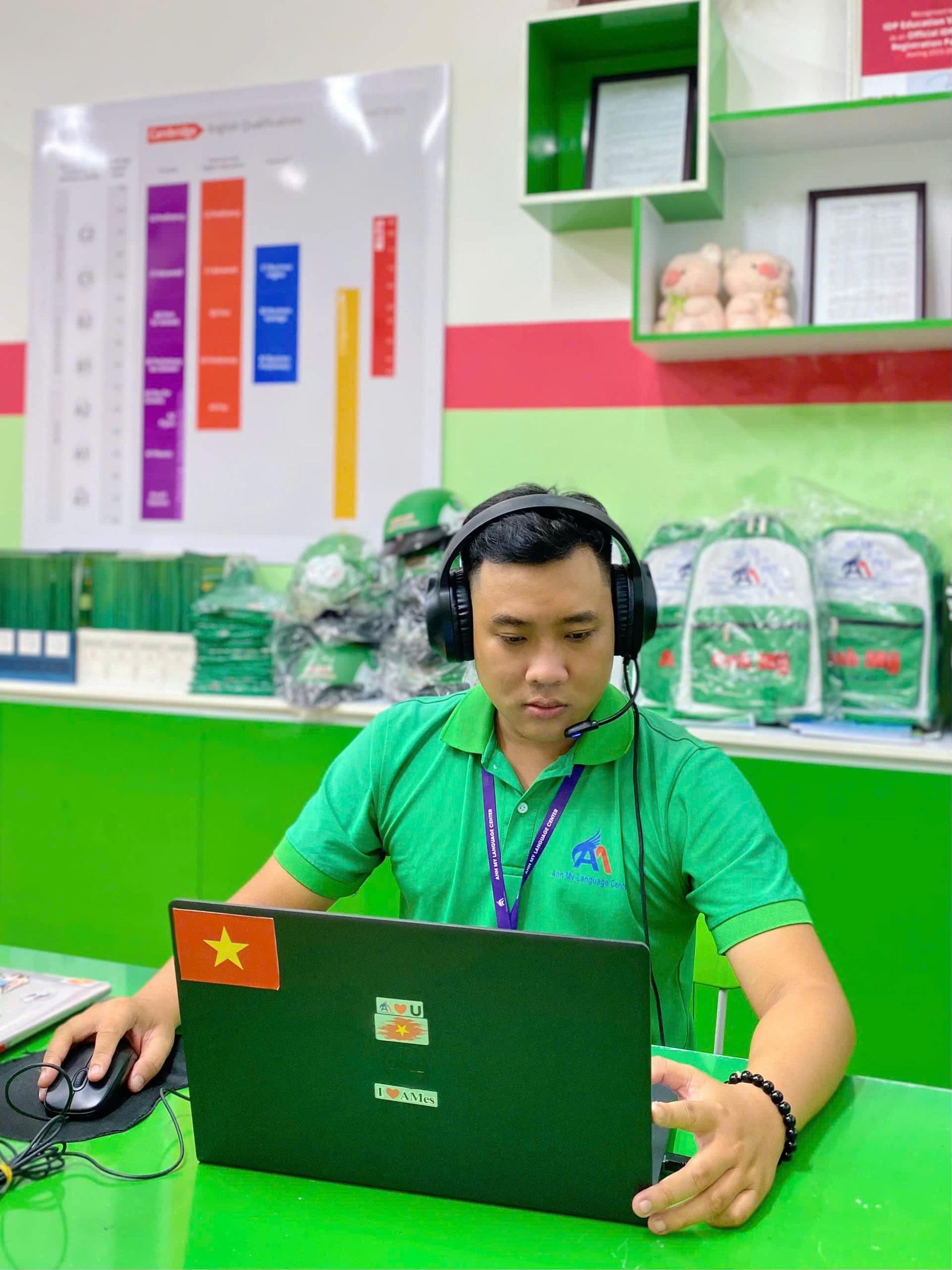 Nhân viên Anh Mỹ Phú Tân