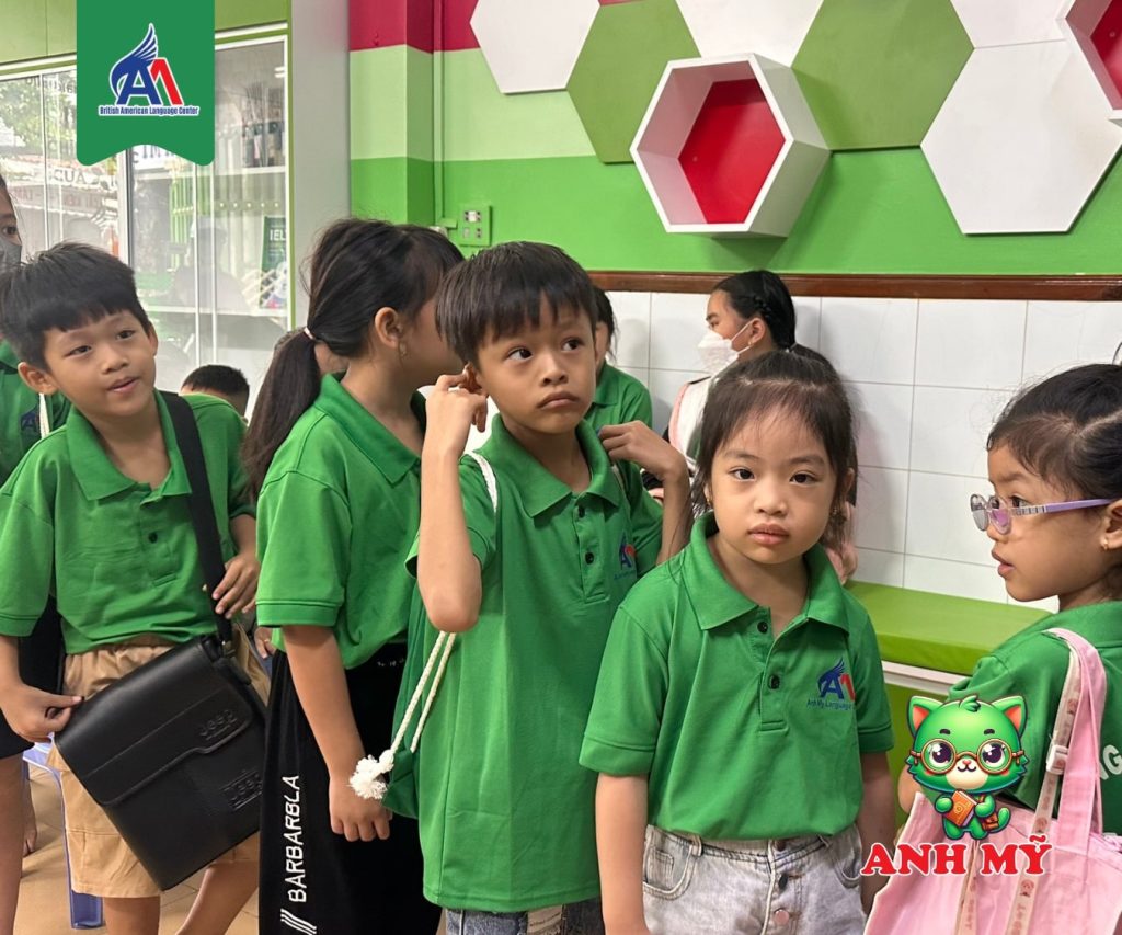 Hình 3: Lớp tiếng Anh thiếu nhi (Young Juniors) dành cho trẻ từ 6 đến 12 tuổi