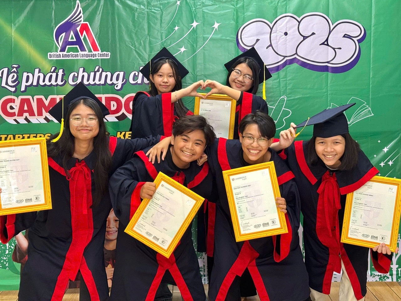 Vinh danh học viên đạt chứng chỉ KET