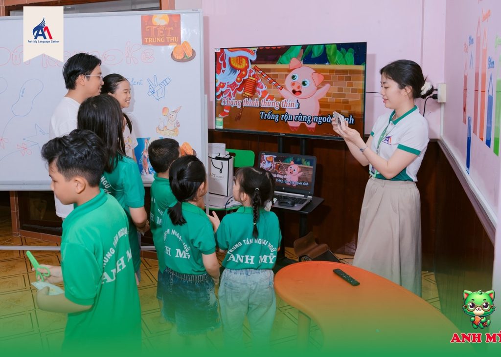 Hình 5: Những giai điệu Trung Thu vui nhộn tại trạm Moon Karaoke