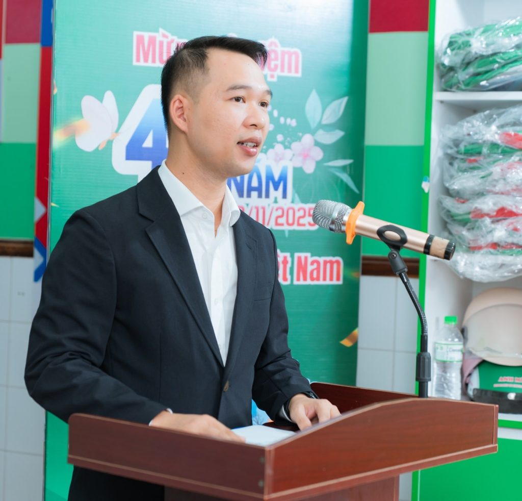 Hình 6: Thầy Trần Ngọc Quí chia sẻ tại buổi lễ