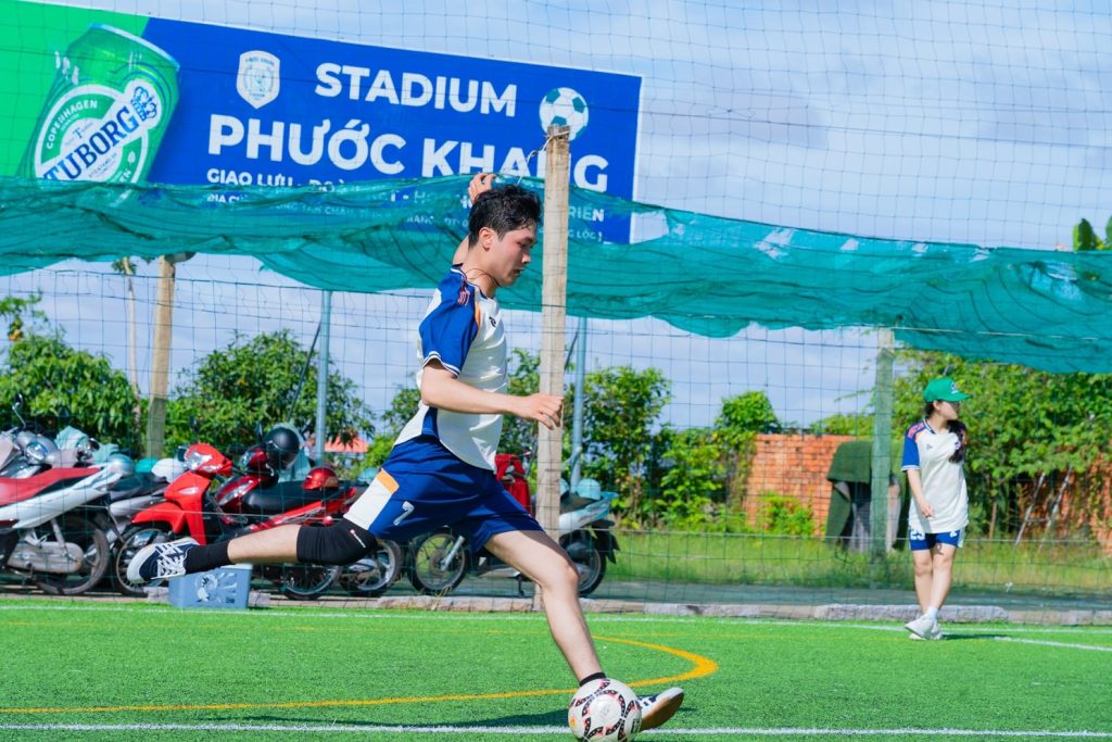 Hình 11: Những cú sút đầy kỹ thuật