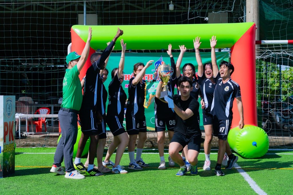 Hình 12: Anh Mỹ Hồng Ngự giành chiến thắng thuyết phục, mang cúp vàng về đội