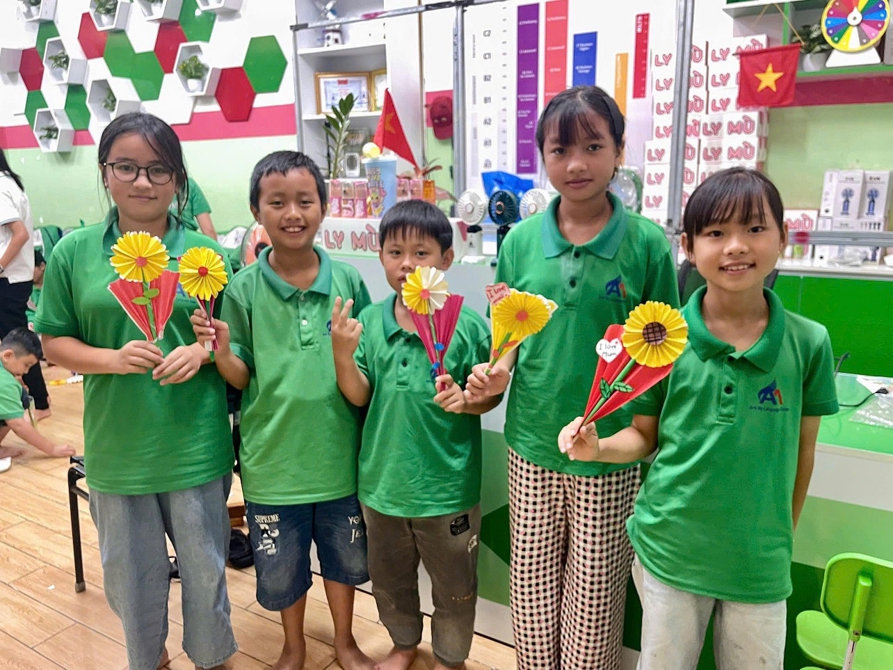 Học viên được thử sức với những dự án tiếng Anh