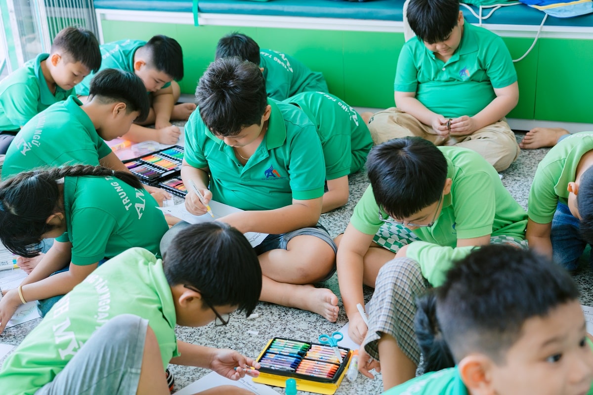 Lịch học và tham gia ngoại khóa tiếng Anh