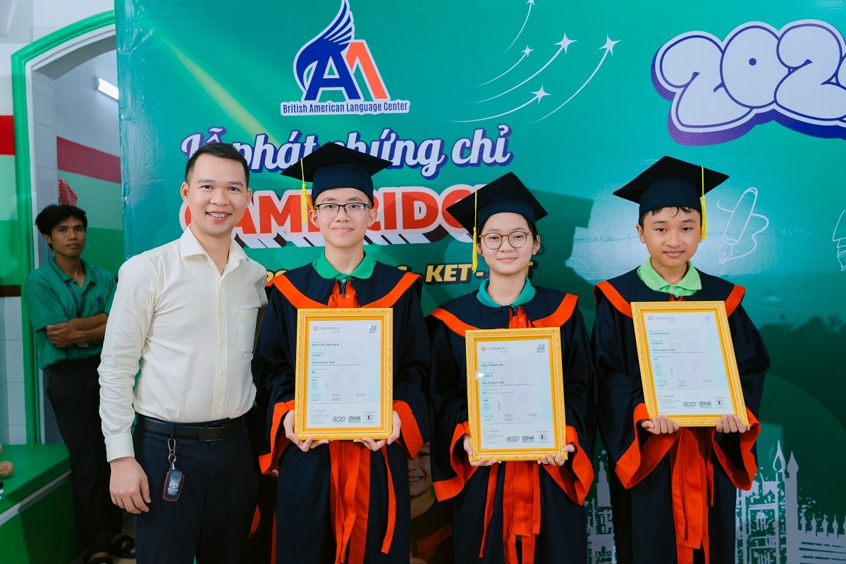 Học viên đạt thành tích cao trong kỳ thi Cambridge cấp độ KET
