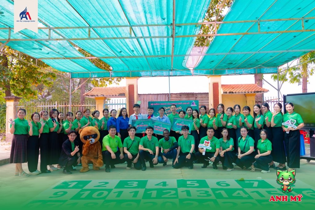 Hình 12: Chụp ảnh check-in bế mạc hội thi