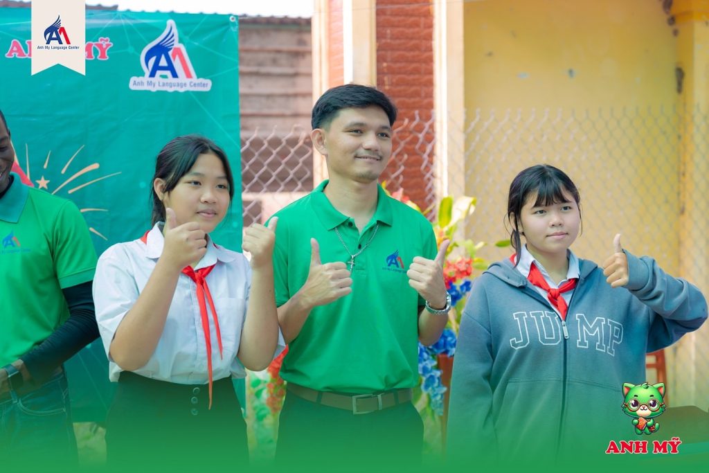 Hình 7: Giao lưu cùng giáo viên nước ngoài