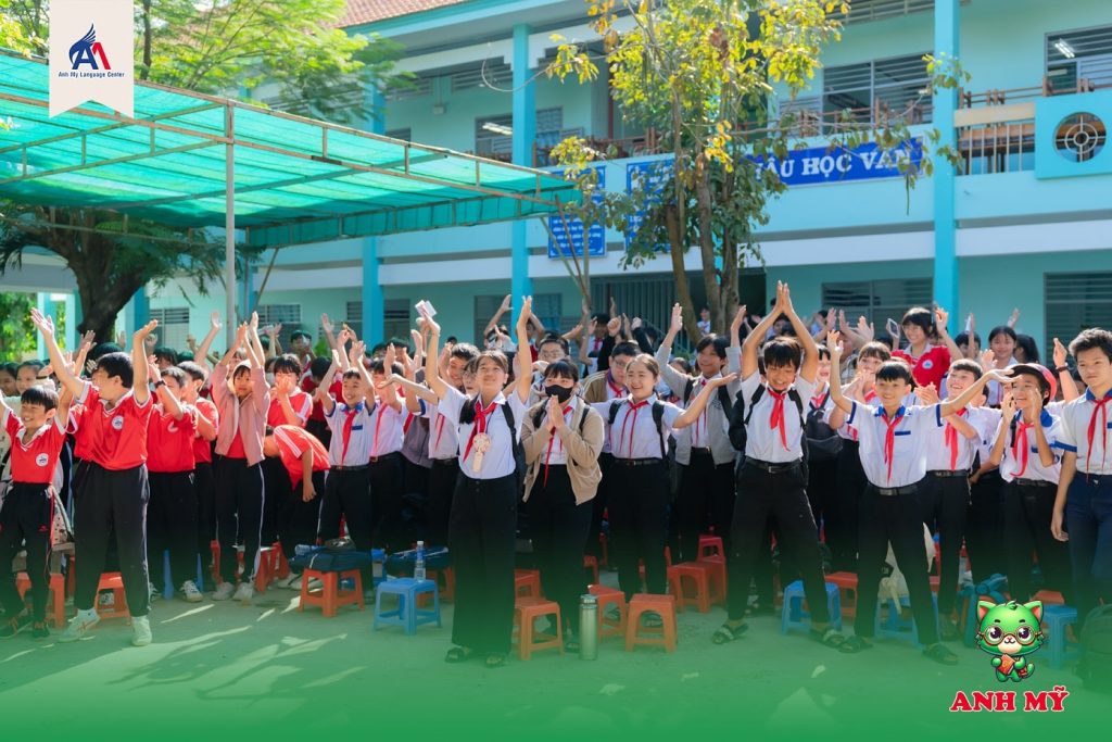 Hình 3: Tiết mục khởi động trước hội thi