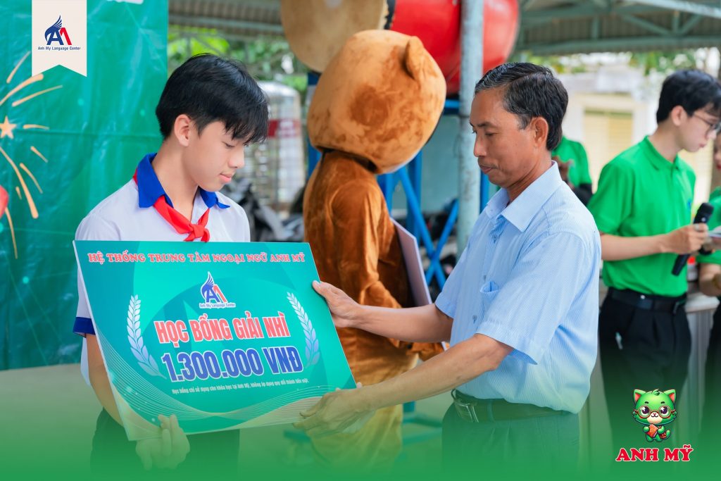 Hình 10: Chúc mừng em Phan Hiển Long xuất sắc giành Giải Nhì với học bổng trị giá 1.300.000 VNĐ