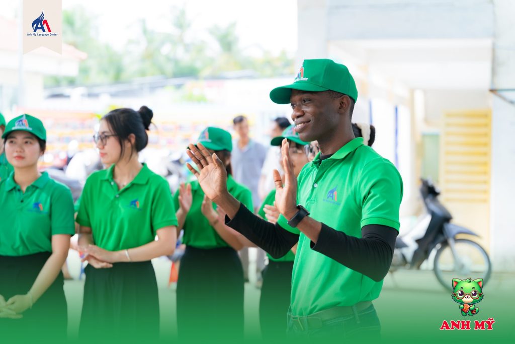 Hình 4: Giao lưu cùng giáo viên nước ngoài