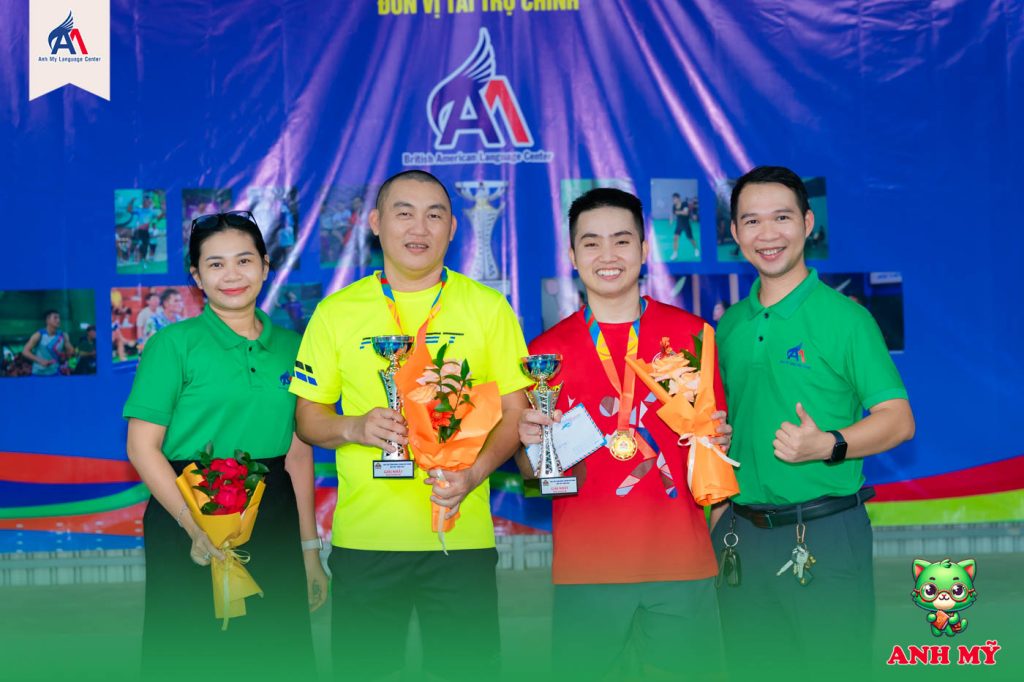 Hình 10: Chúc mừng những vận động viên xuất sắc