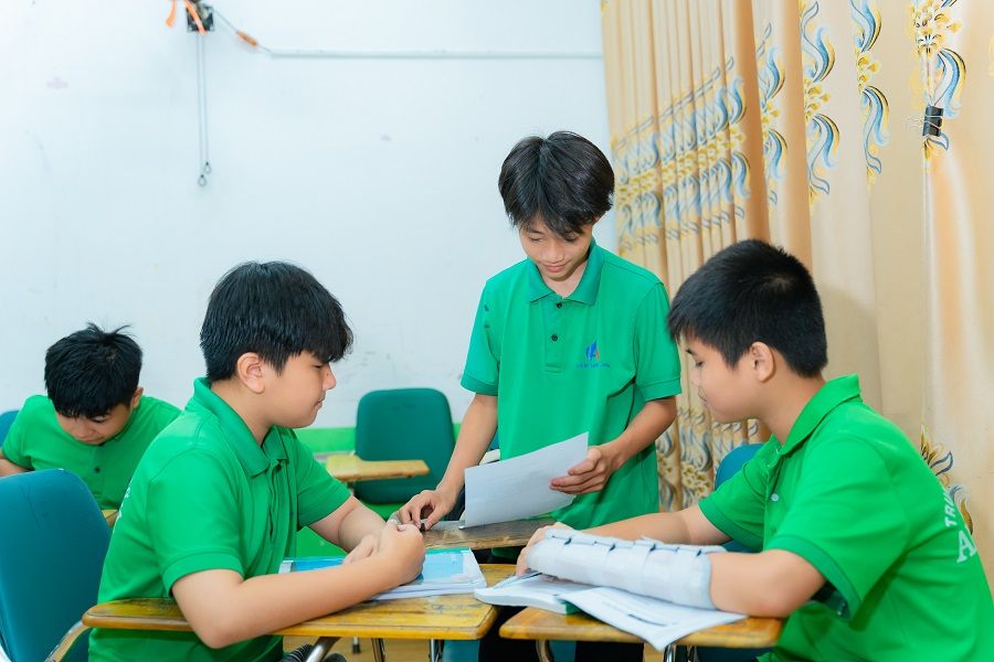 Học viên được thử sức với những dự án tiếng Anh