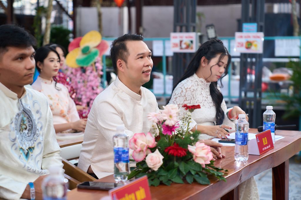 Hình 7: Ban Lãnh đạo tham dự buổi lễ