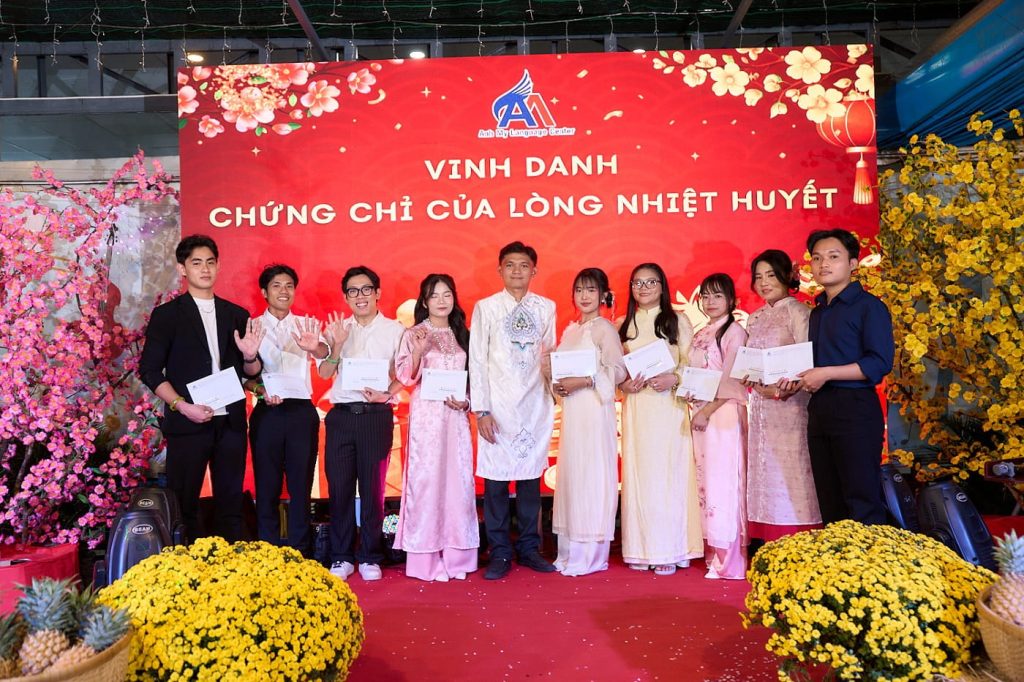 Hình 14: Vinh danh chứng chỉ của lòng nhiệt huyết