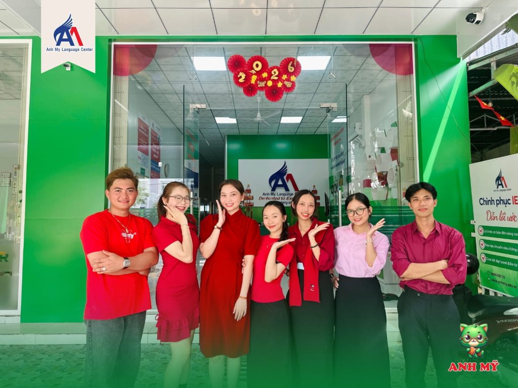 Hình 5: Khoảnh khắc tập thể Anh Mỹ Thường Phước chụp hình lưu niệm, đánh dấu cột mốc khai trương đầu năm đầy ý nghĩa.