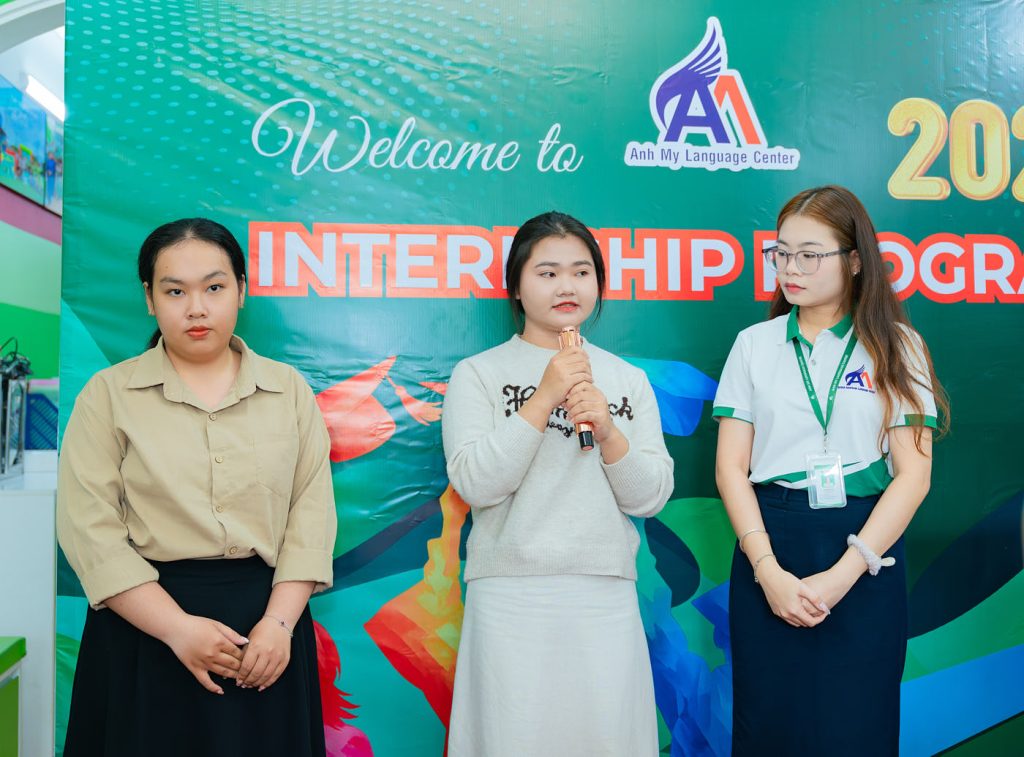 Hình 5: Thực tập sinh chia sẻ cảm nhận trong chương trình “Internship Program 2026” tại Anh Mỹ.