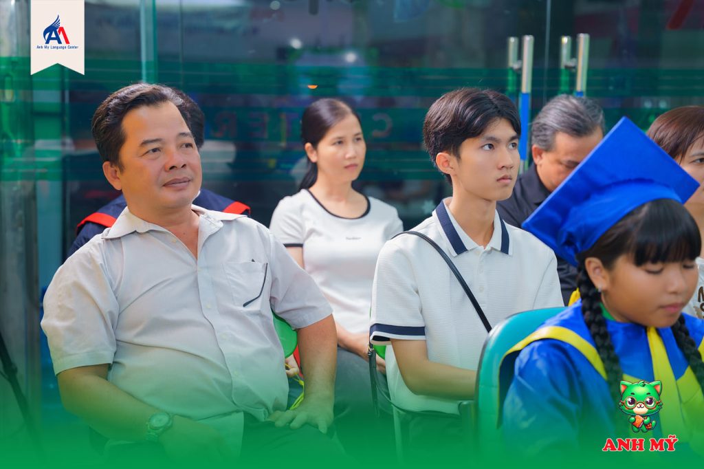 Hình 7: Buổi lễ với sự góp mặt của phụ huynh học viên