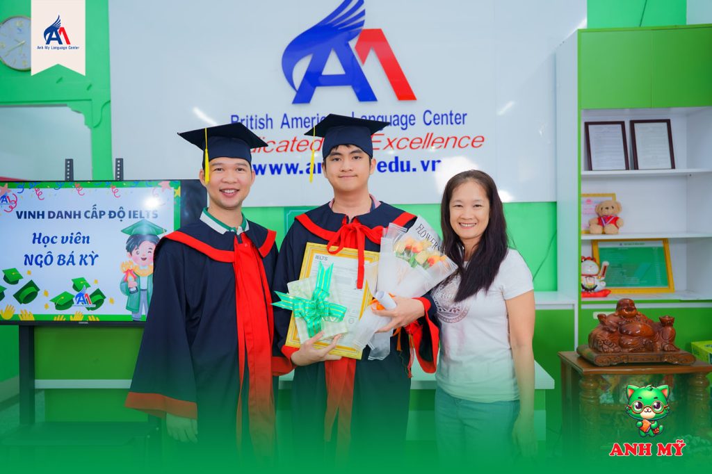Hình 2: Chúc mừng học viên Ngô Bá Kỳ với thành tích IELTS xuất sắc