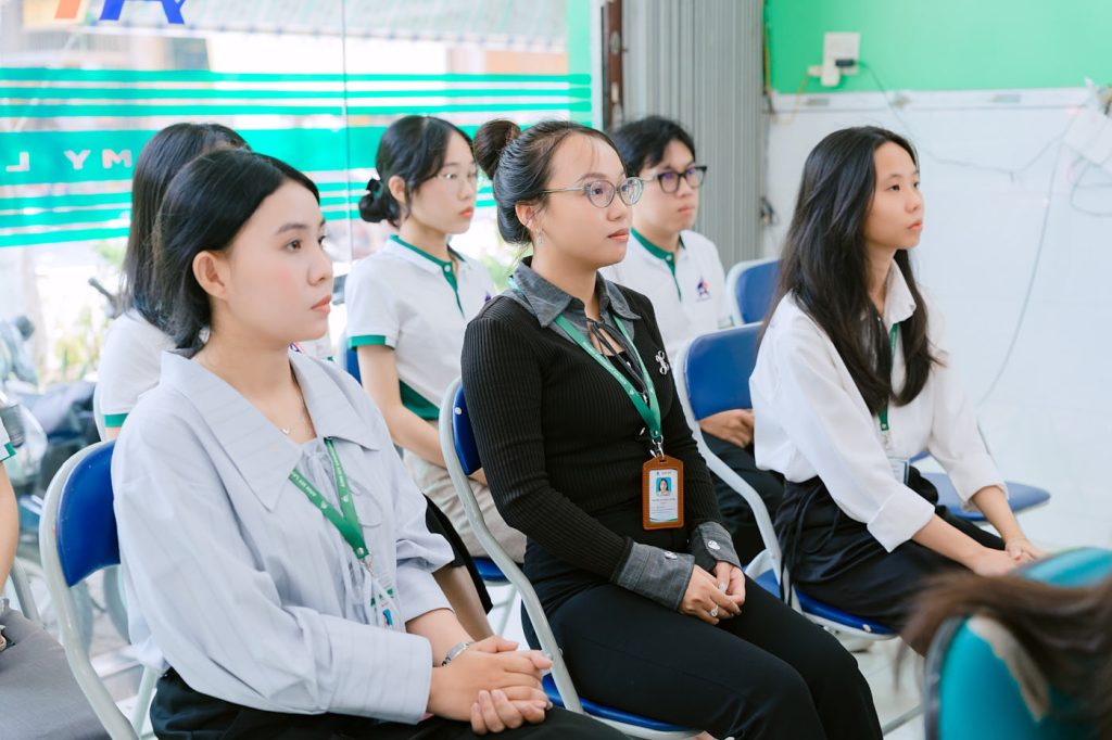 Hình 3: Cùng sự tham gia của tập thể nhân viên Anh Mỹ Hồng Ngự