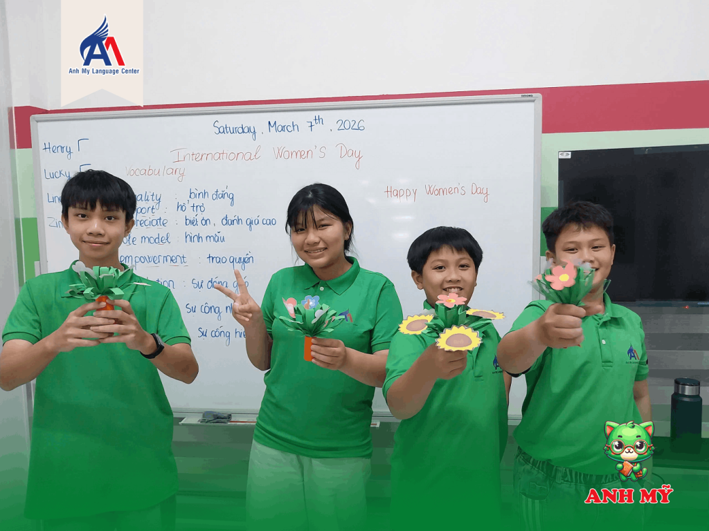 Hình 14: Tự tin khoe thành phẩm và thuyết trình