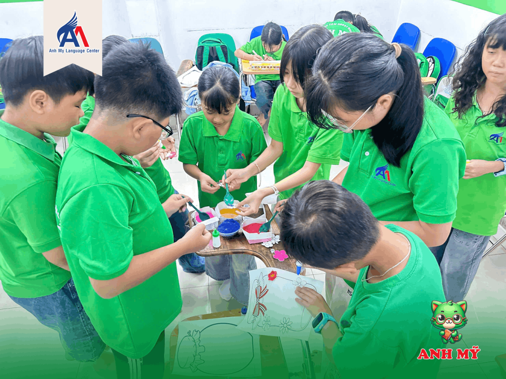 Hình 12: Trải nghiệm cùng nhau làm tranh cát