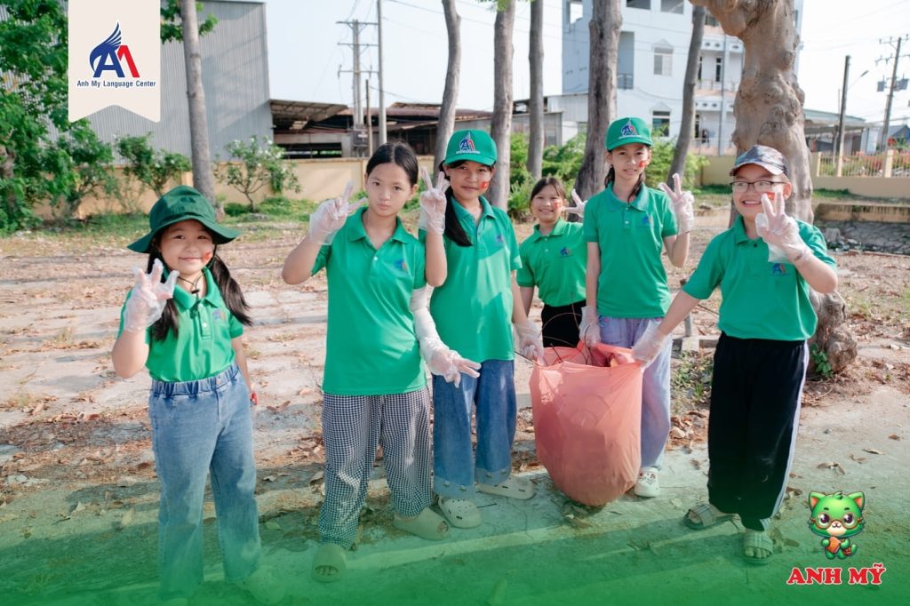 Tận tay chăm sóc, dọn dẹp khuôn viên – Hành động nhỏ, ý nghĩa lớn